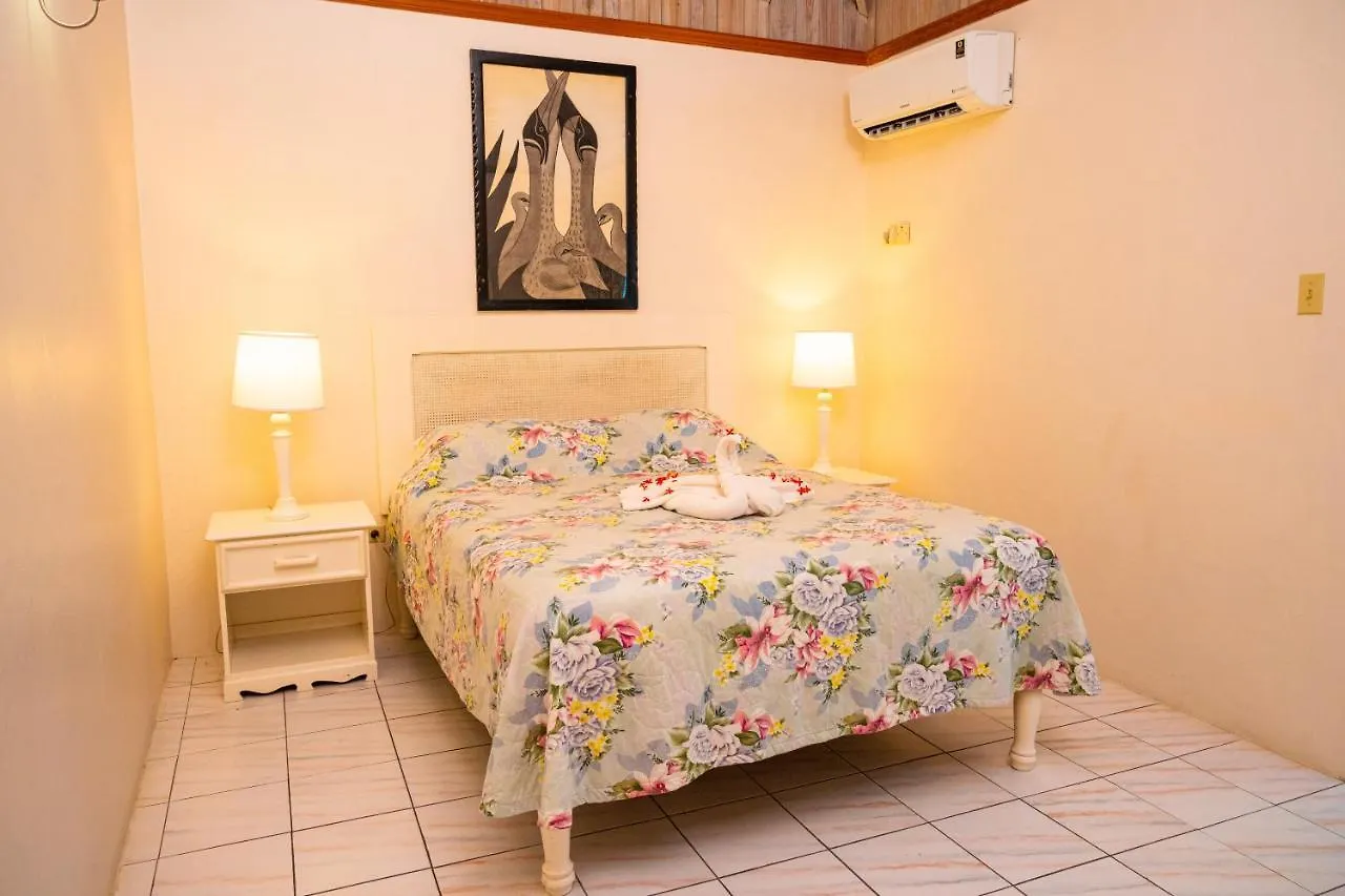 Отель Shields Negril Villas
