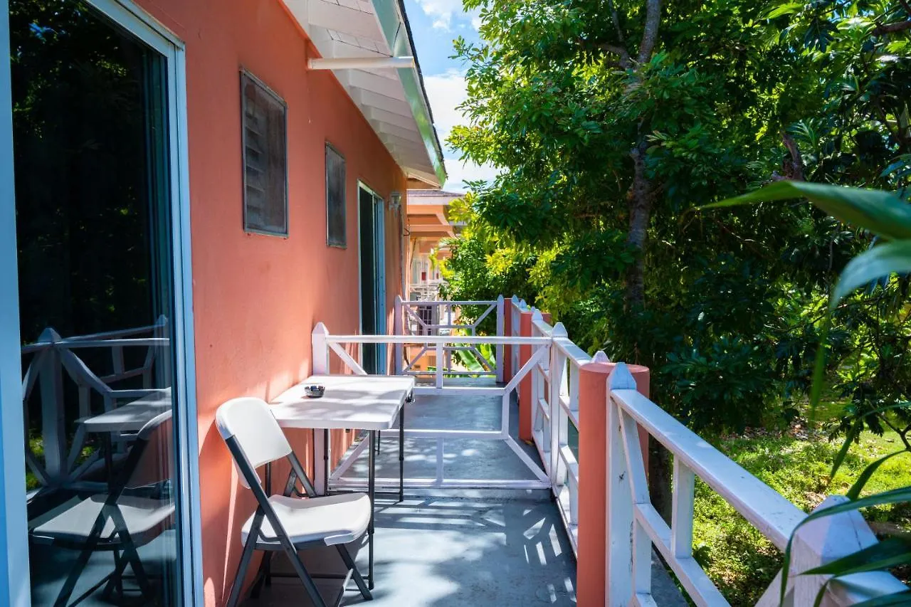 Shields Negril Villas فندق