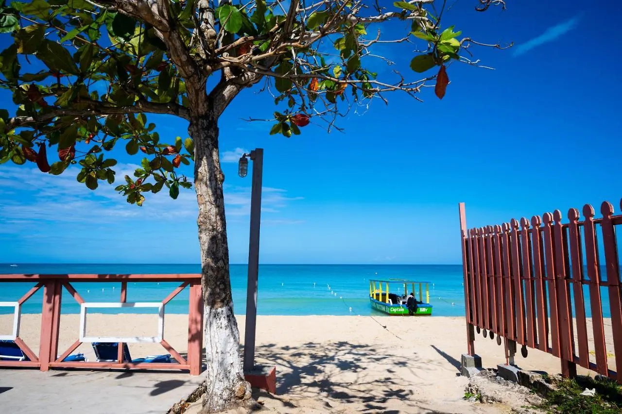 Shields Negril Villas فندق