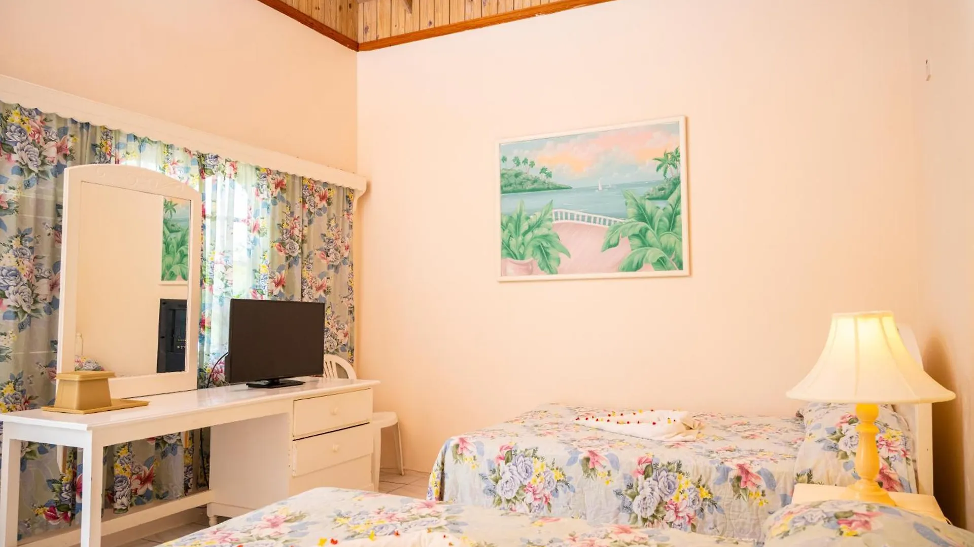 Shields Negril Villas فندق