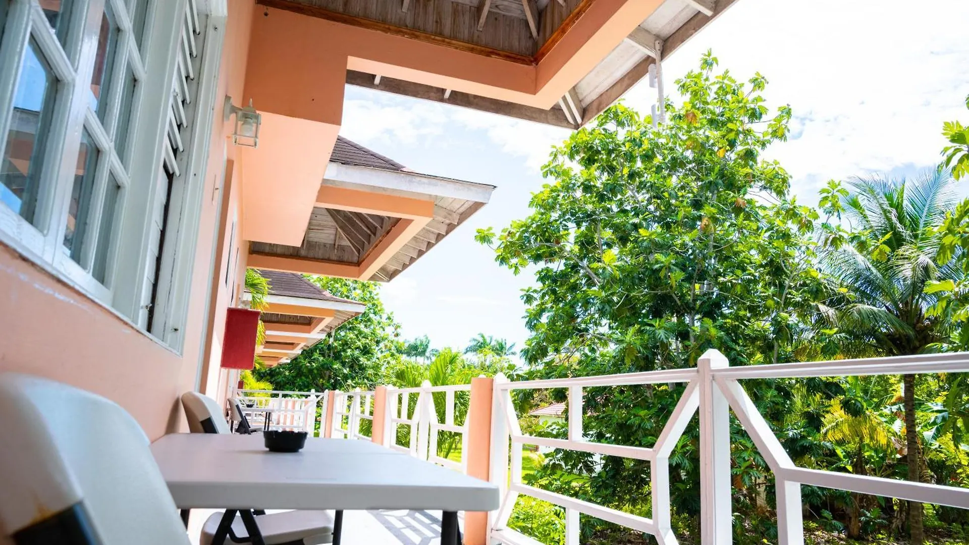 فندق Shields Negril Villas