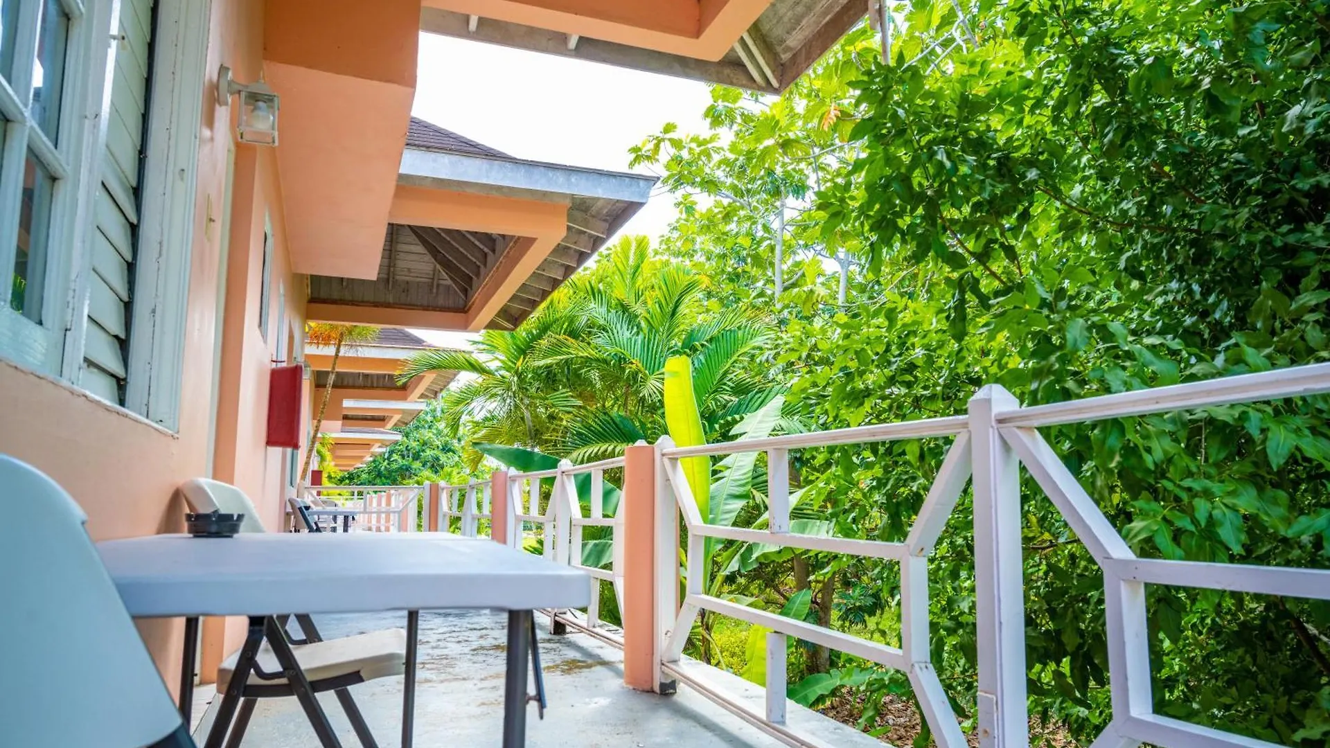 Shields Negril Villas 3*,  جامايكا
