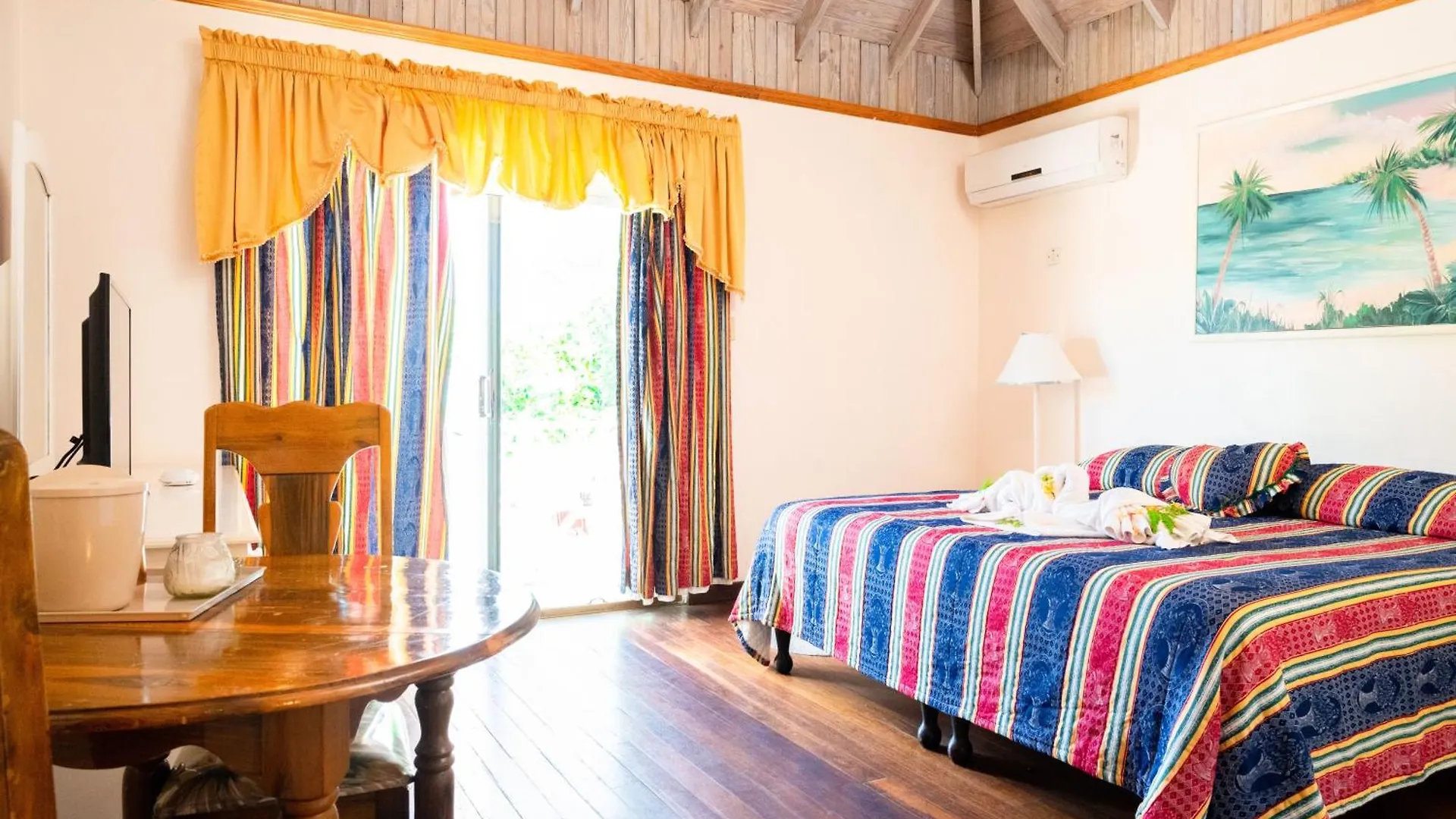Shields Negril Villas فندق